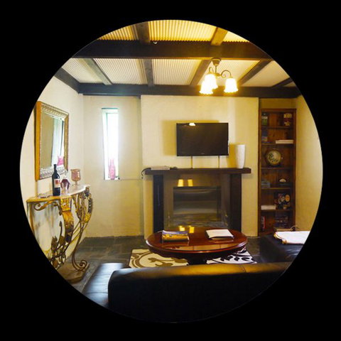 3 Divas Accommodation - THE MOSCATO COTTAGE - Hotel Accommodation 4